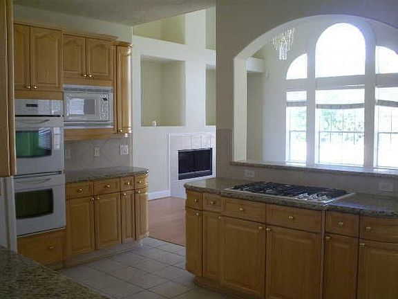 2nd image of 5719 Santa Fe Springs Dr
