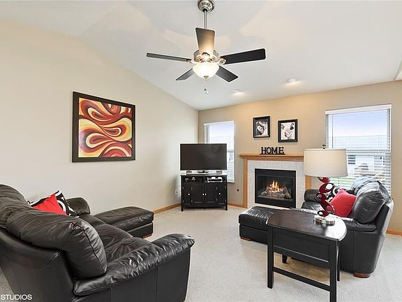 4th image of 929 Tiara Dr NE