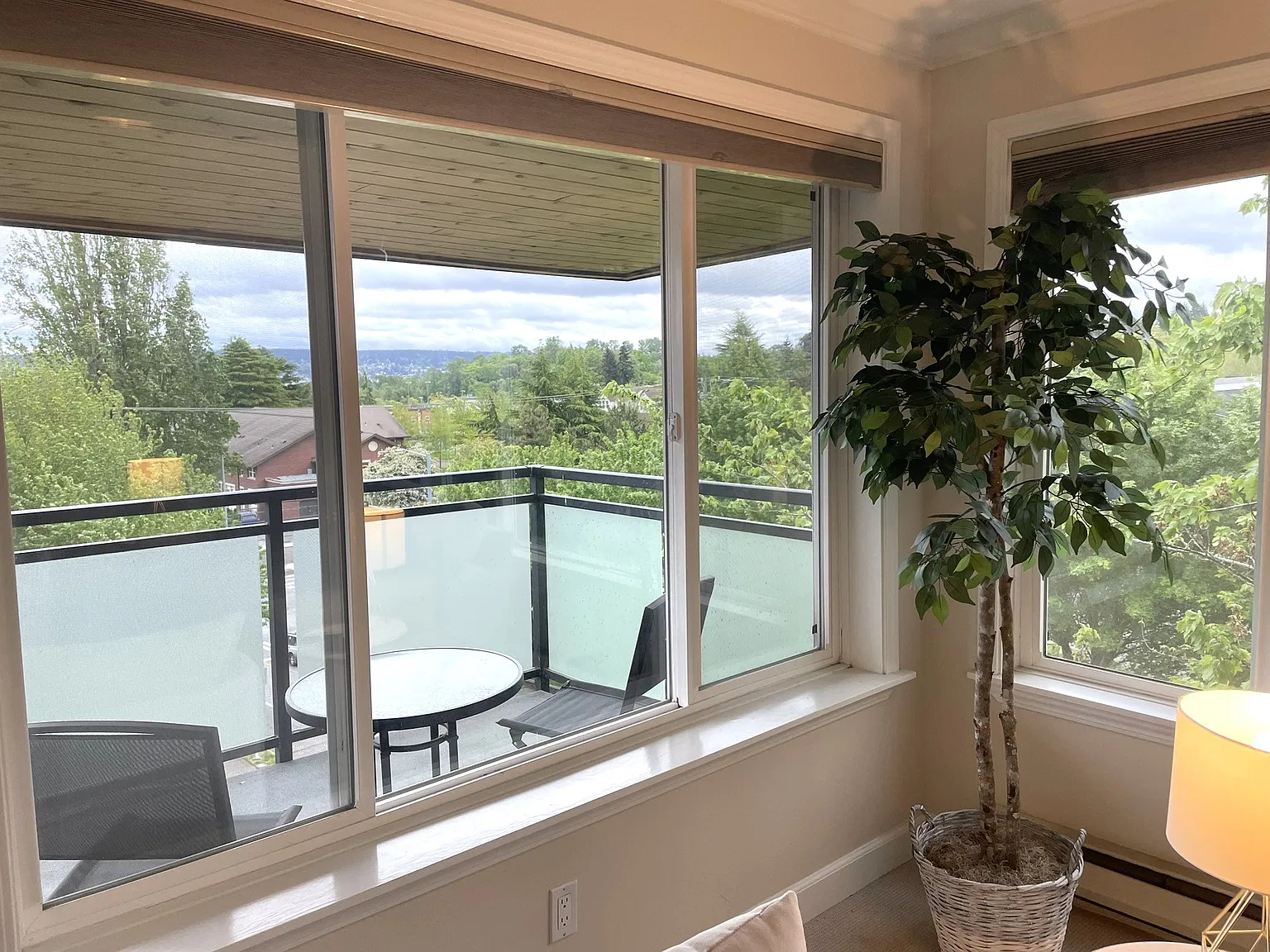 1 bed, 731 sqft, $2,350 — Photo 3
