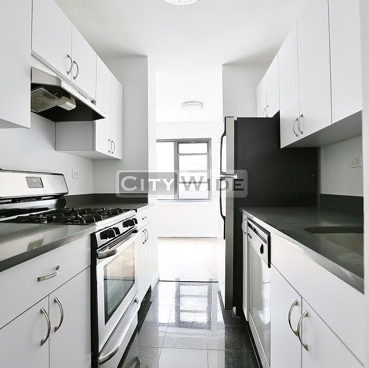 2nd image of 400 E 89th St APT 4M