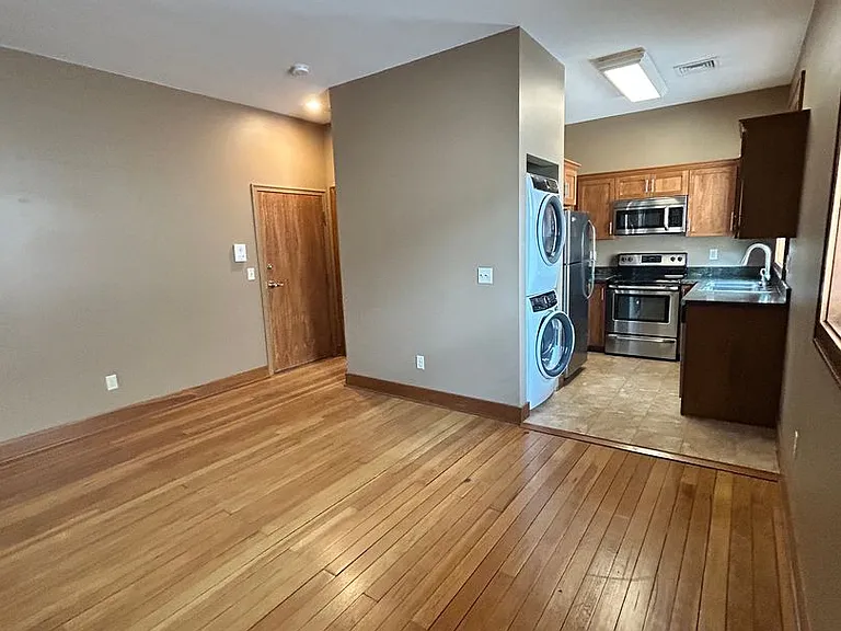 122 W Main St #D — Photo 10
