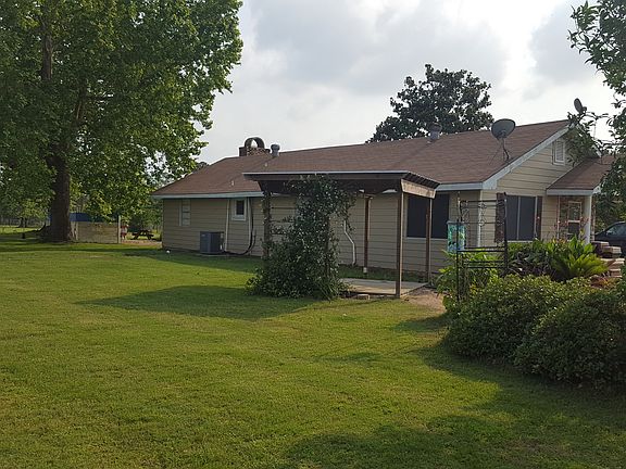Side of house covered Patio