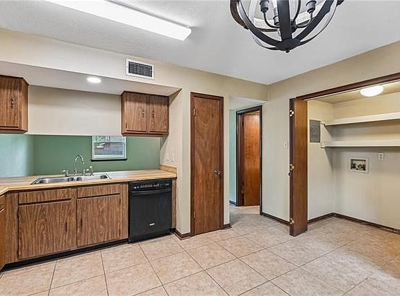 5th image of 69 Crislaur Ave APT C