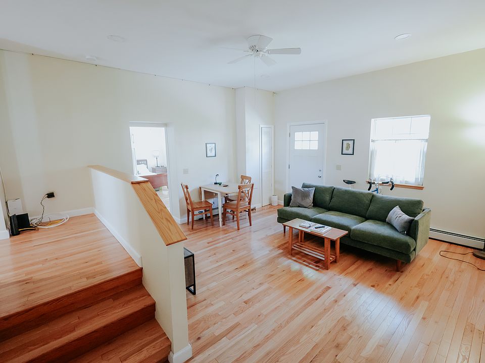 1st image of 114 Field St #3