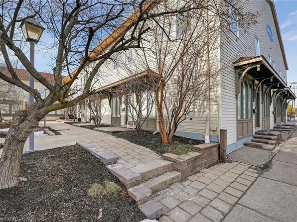 49 Ontario St #11, Grimsby, ON L3M 3H2