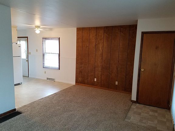 1680 Oakwood - Living Room
