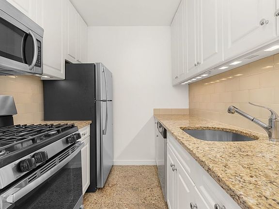 5th image of 235 W 56th St APT 41N