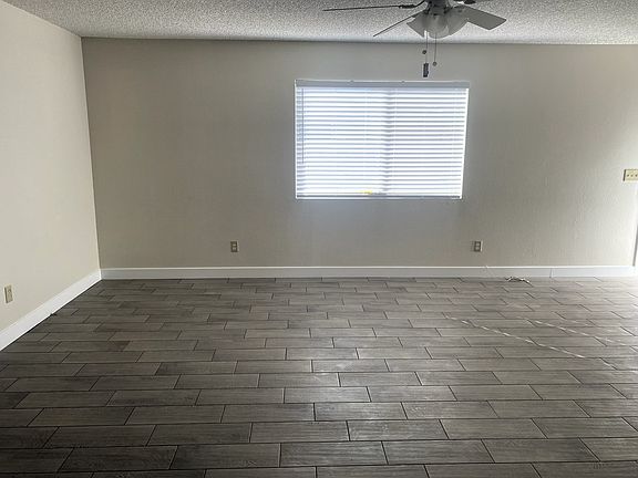 LIVING ROOM W BLINDS