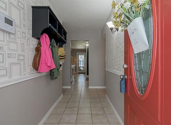 2nd image of 1905 Lyric Cir