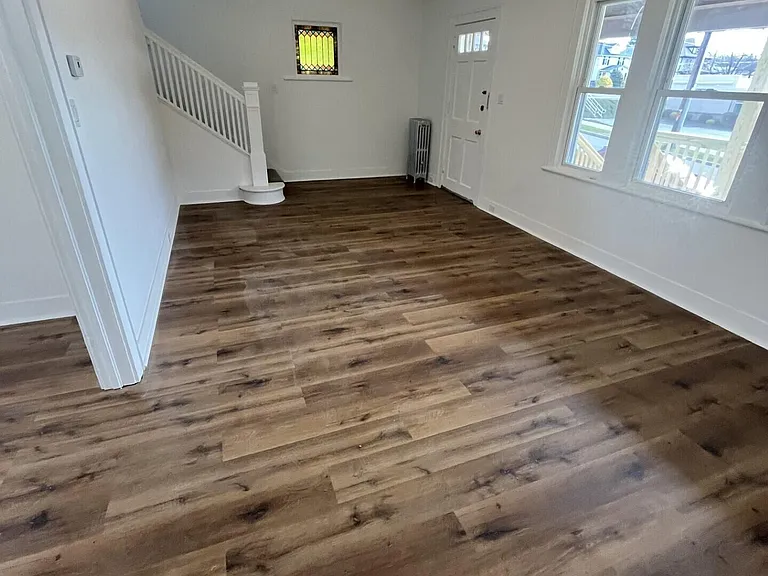 1139 Sanderson Ave — Photo 5