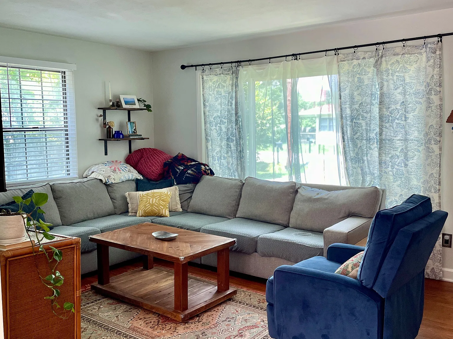 2 bed, 1.0 bath, 1053 sqft, $2,000 — Photo 2