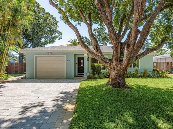 1281 Robin Hood Ln, Dunedin, FL 34698