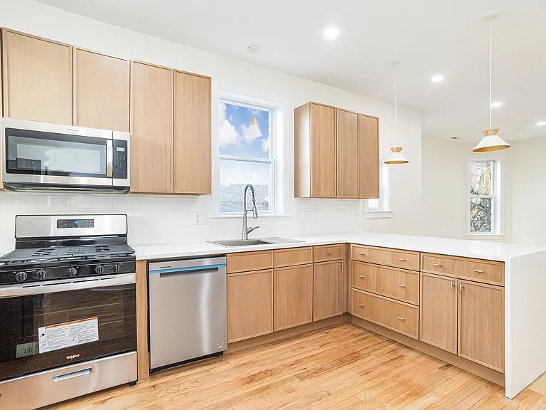 416 N Troy St #1 — Photo 7