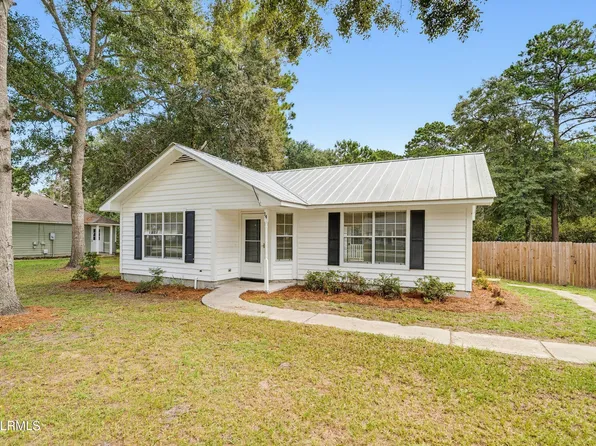 14 Robin Way, Beaufort, SC 29907