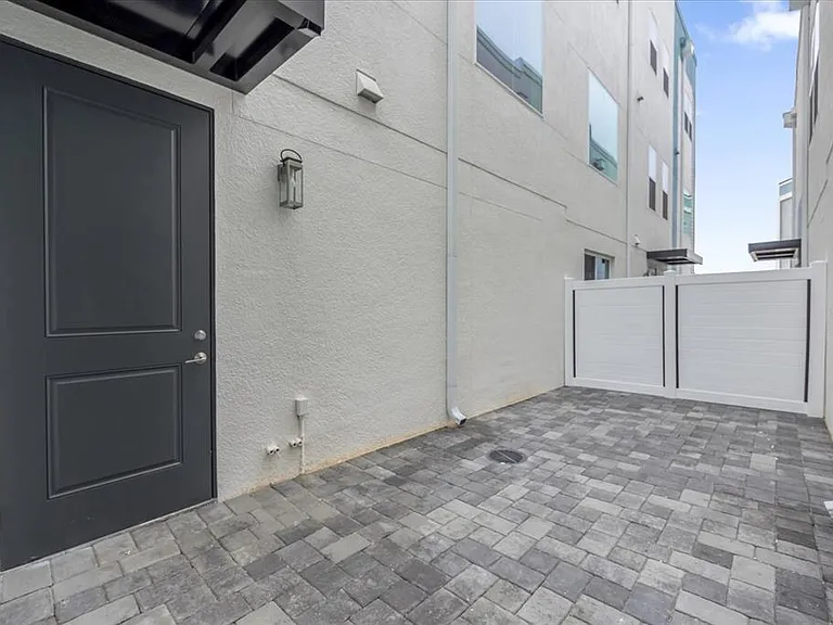 879 City Walk Ln — Photo 20