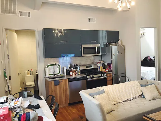 Rented by Manhattan Management LLC | media 49