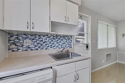 1st image of 2130 NE 42nd Ct #2-2-2