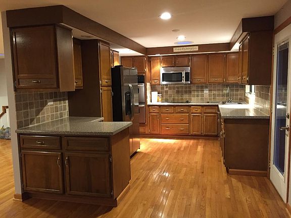 5th image of 702 Auburn Cir