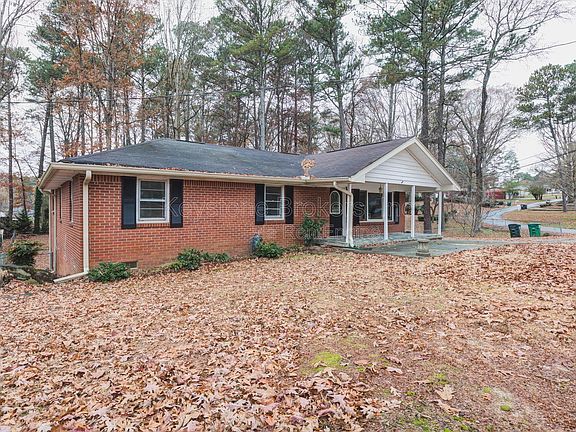 3rd image of 2213 Davis Rd
