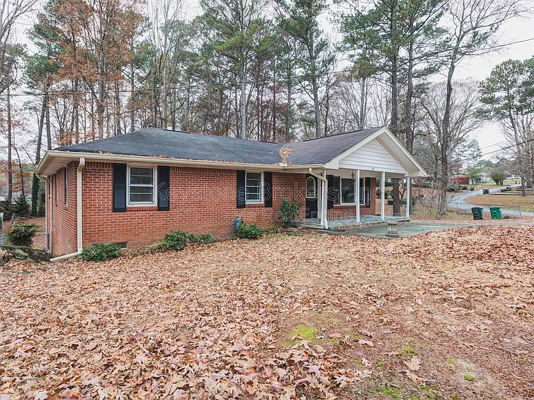 2213 Davis Rd — Photo 3