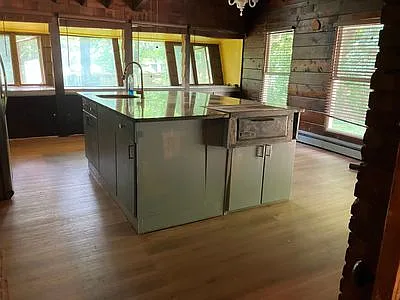 4 bed, 2798 sqft, $4,000 — Photo 4