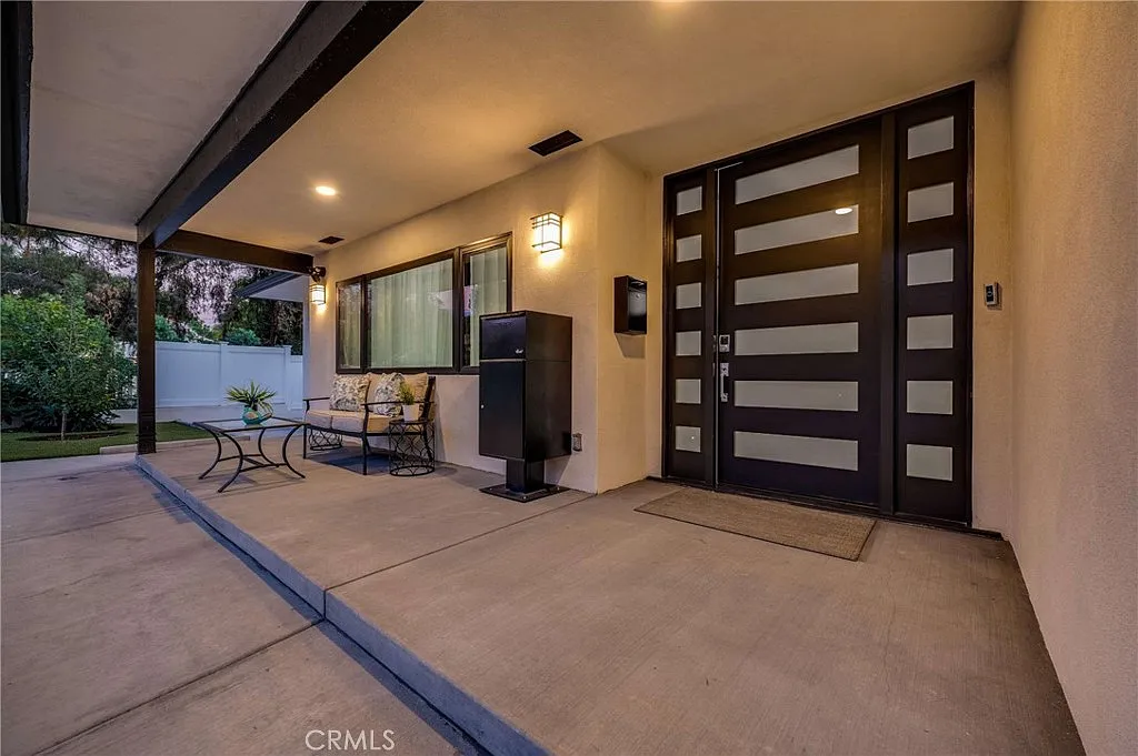 4 bed, 4100 sqft, $13,500 — Photo 4