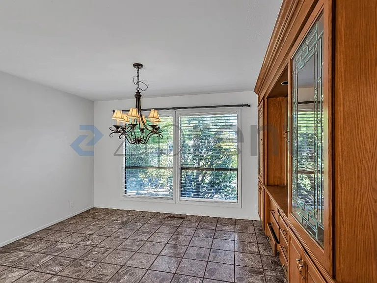 617 Hove Ct — Photo 8