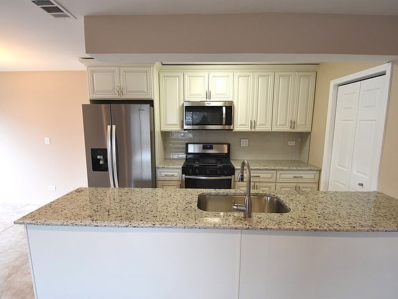 3rd image of 1905 Rosewood Ct APT 2A