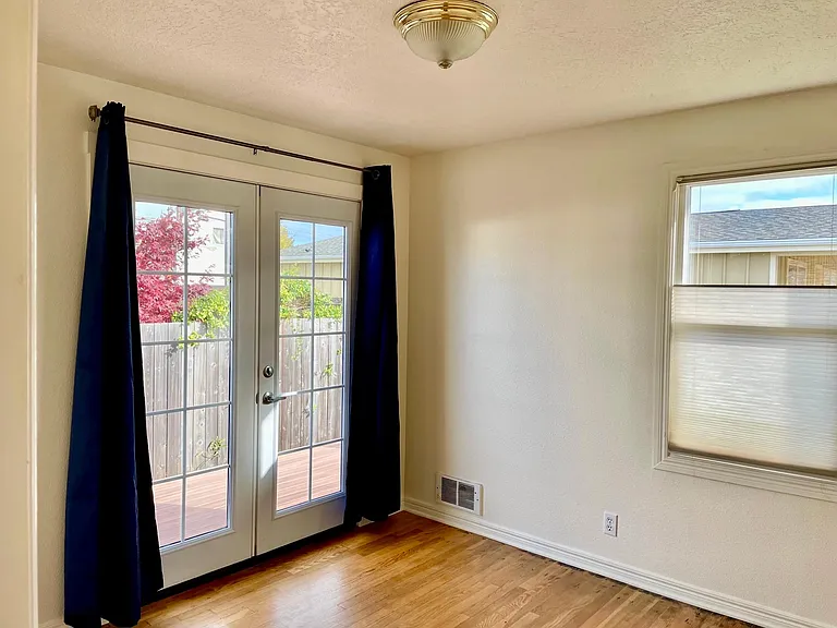 1203 E Georgiana St — Photo 10