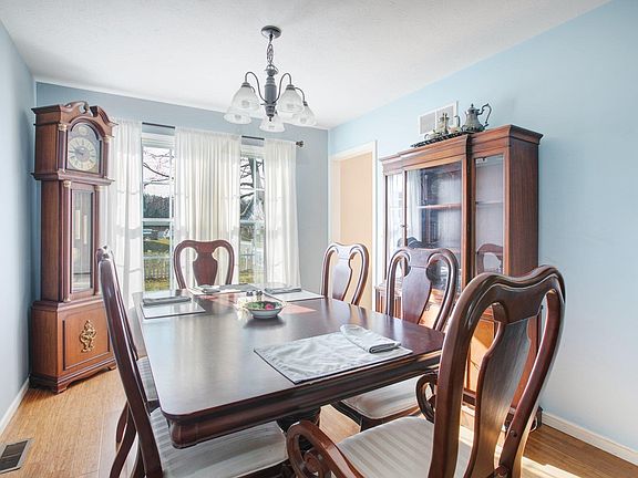 5th image of 20352 Ambleside Dr