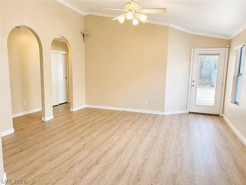 3 bed, 2.0 bath, 1362 sqft, $1,950 — Photo 3