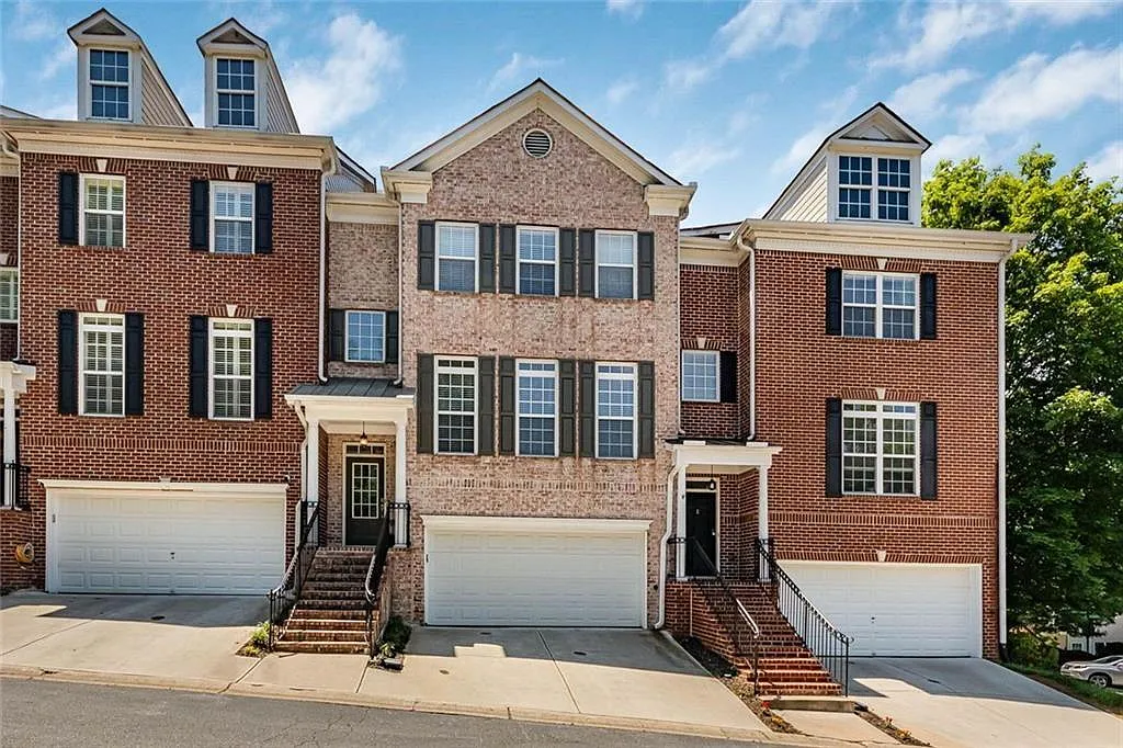3 bed, 3.5 bath, 2664 sqft, $2,950 — Photo 2