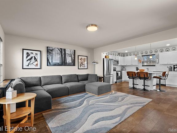 5th image of 2273 Apple Tree Dr
