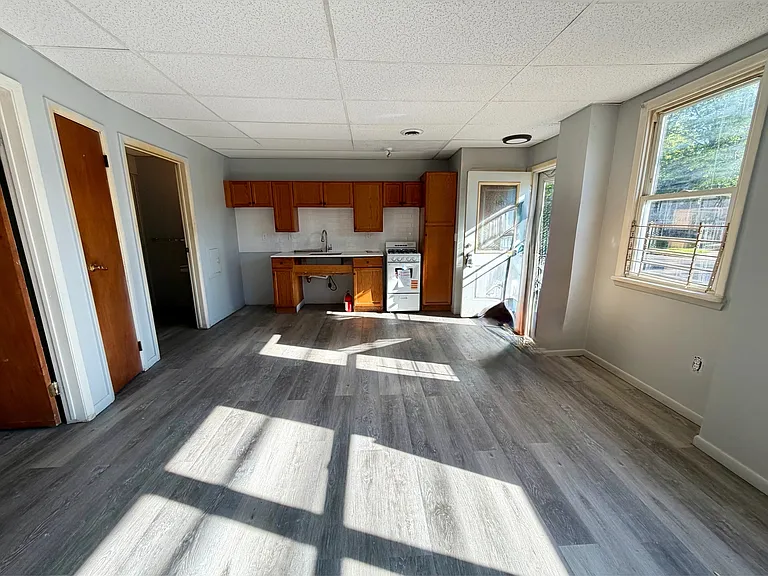 336 East St — Photo 3