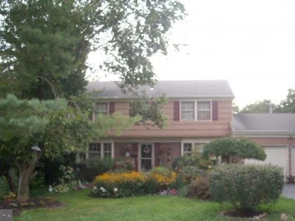 26 Twig Ln, Willingboro, NJ 08046