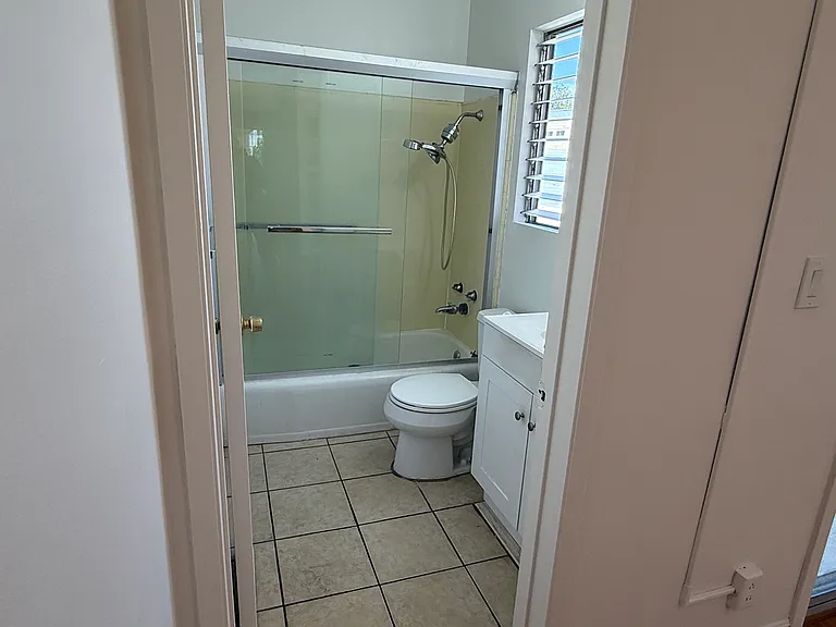 913 E Windsor Rd #6 — Photo 15