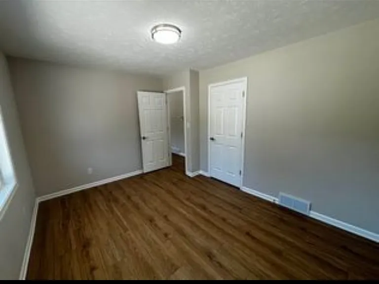 606 S Beemer St #2 — Photo 3