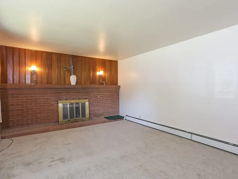 2408 Lake Dr — Photo 14