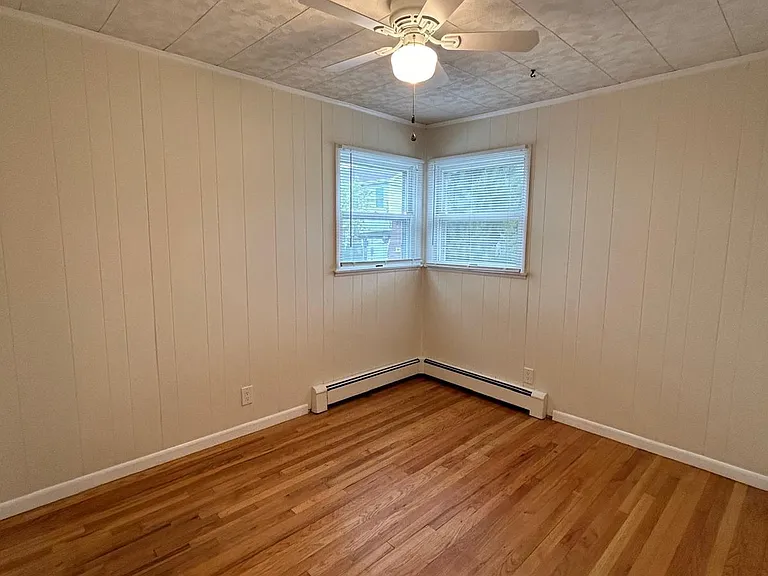 420 Old Country Rd — Photo 9