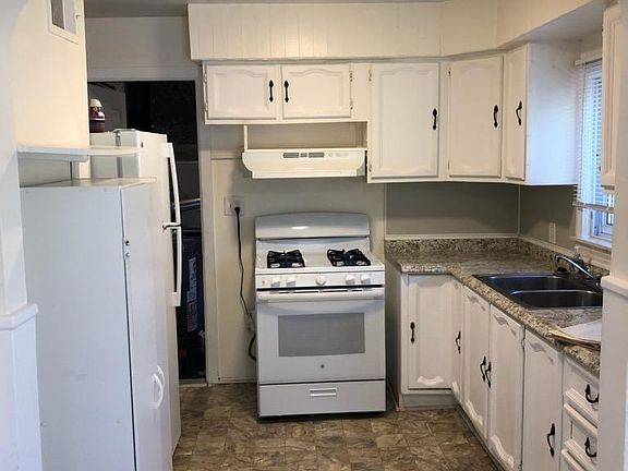 3rd image of 1194 W River Park Dr