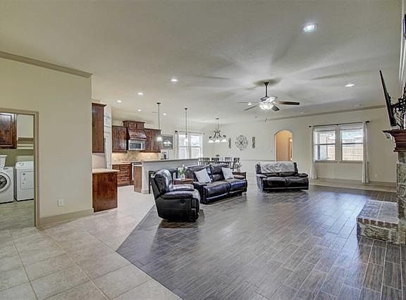 3rd image of 1684 Fraser Dr