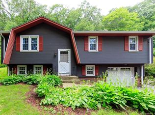 46 Sabin St, Putnam, CT 06260