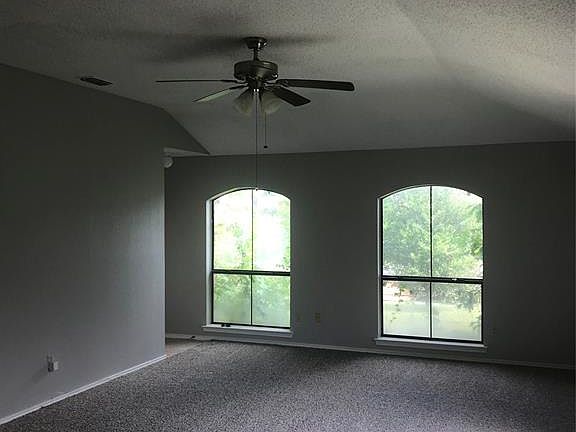 2nd image of 118 E Amberway Ln