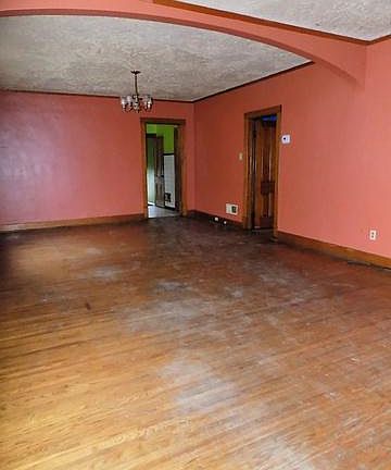 4th image of 1006 E Wilson St