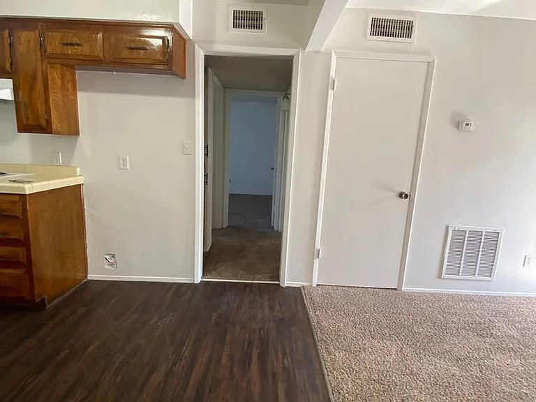 2540 Olive St — Photo 10