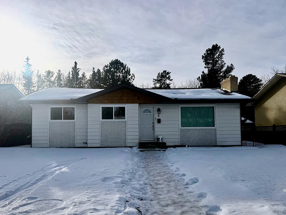 6 Manor Dr
