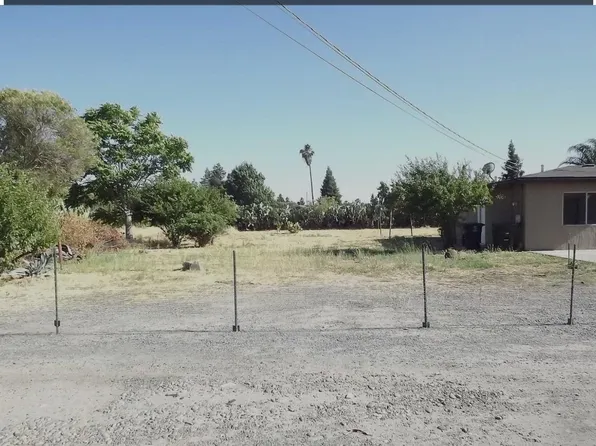 Rocky Ln, Riverbank, CA 95367