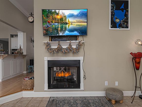 3rd image of 17675 Sweetbriar Dr