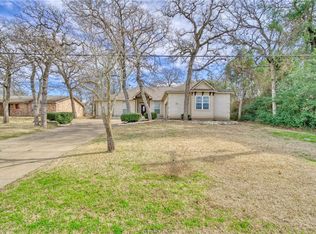 22 Golfview Dr, Hilltop Lakes, TX 77871