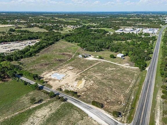 3rd image of 4402 Colony Rd